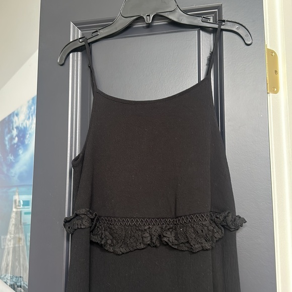 Black Flowy Lace Detail Dress - Picture 2 of 5